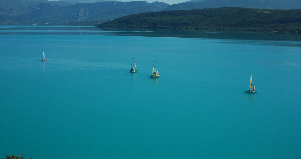 Le Lac de Sainte Croix, idéal pour la baignade et les activités nautiques